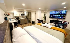 Pvt Studio Near Waterloo Airport & Minutes To Downtown Basement Unit No Pet Allowed