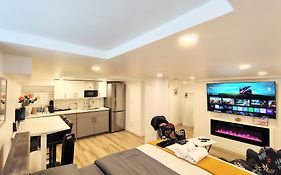 Pvt Studio Near Waterloo Airport & Minutes To Downtown Basement Unit No Pet Allowed